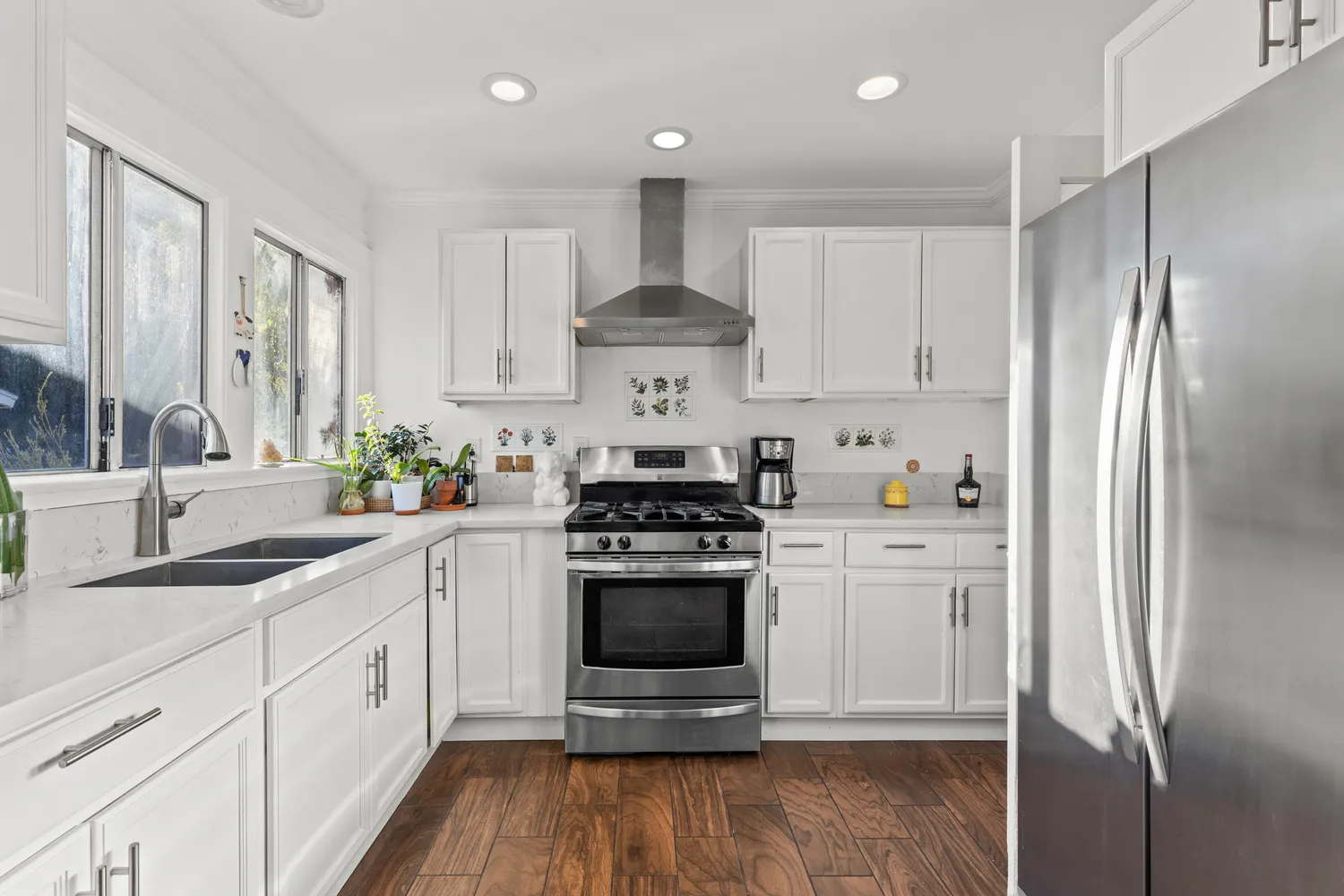 $1,230,000 | 836 North Benton Way, Los Angeles, CA 90026