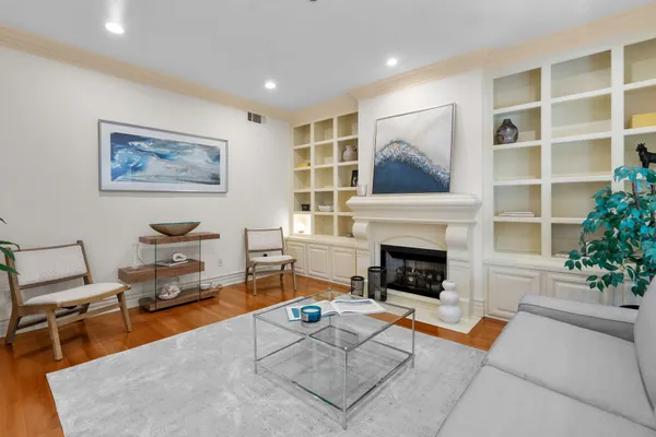 $1,195,000 | 10364 Almayo Avenue, Unit 305, Los Angeles, CA 90064