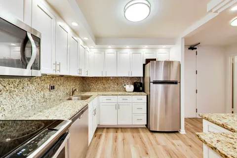 $370,000 | 110 East Delaware Place, Unit 1402, Chicago, IL 60611
