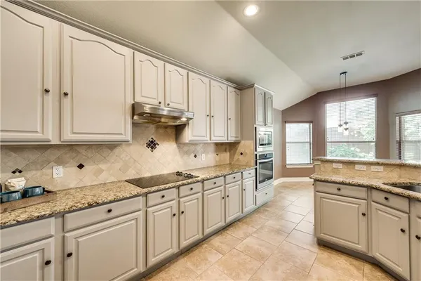 $525,000 | 14 Brook Hollow Lane, Trophy Club, TX 76262