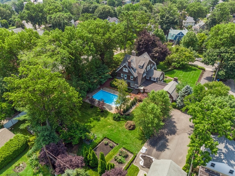 79 Hawthorne Place Montclair, NJ 07042 - Photo 2 of 3