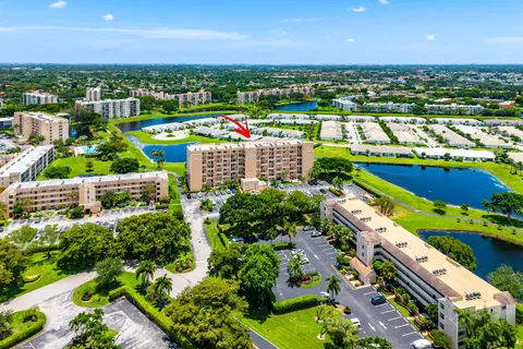 $215,000 | 7076 Huntington Lane, Unit 502, Delray Beach, FL 33446