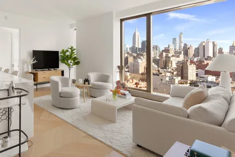 $4,295,000 | 500 West 18th Street, Unit EAST 19E | Chelsea