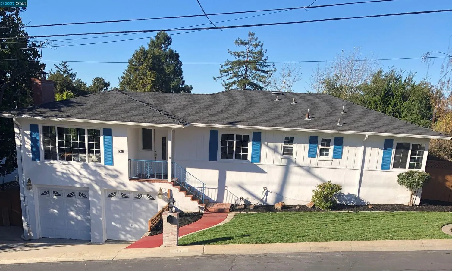 a view of house with a yard