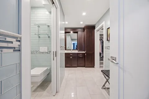$2,700,000 | 10 East End Avenue, Unit 4JK | Upper East Side