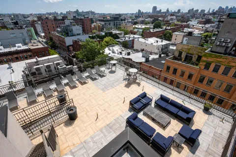 $5,900 | 139 North 10th Street, Unit 2B | Williamsburg