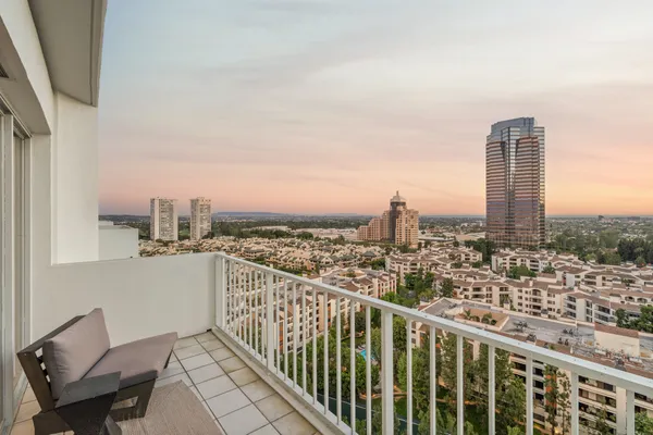 $1,295,000 | 2170 Century Park East, Unit 2107, Los Angeles, CA 90067