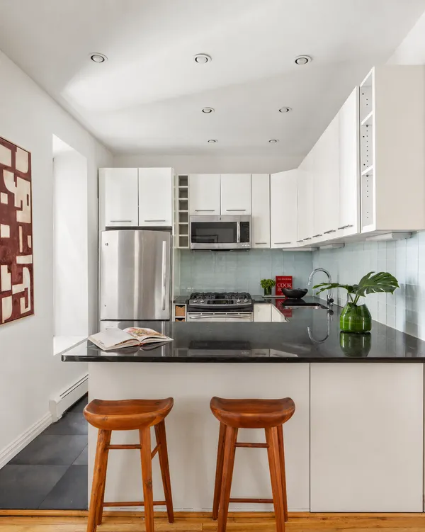 $1,695,000 | 60 Pineapple Street, Unit 4I | Brooklyn Heights