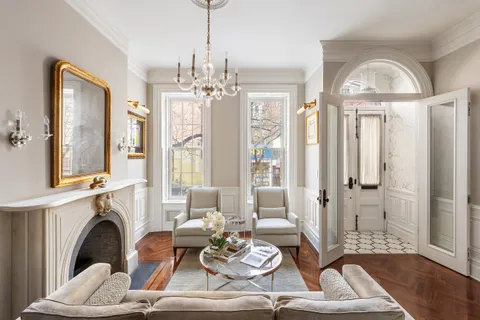 $7,995,000 | 304 East 82nd Street | Upper East Side