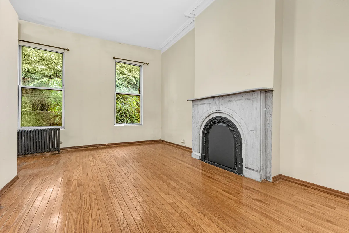 a view of empty room with window