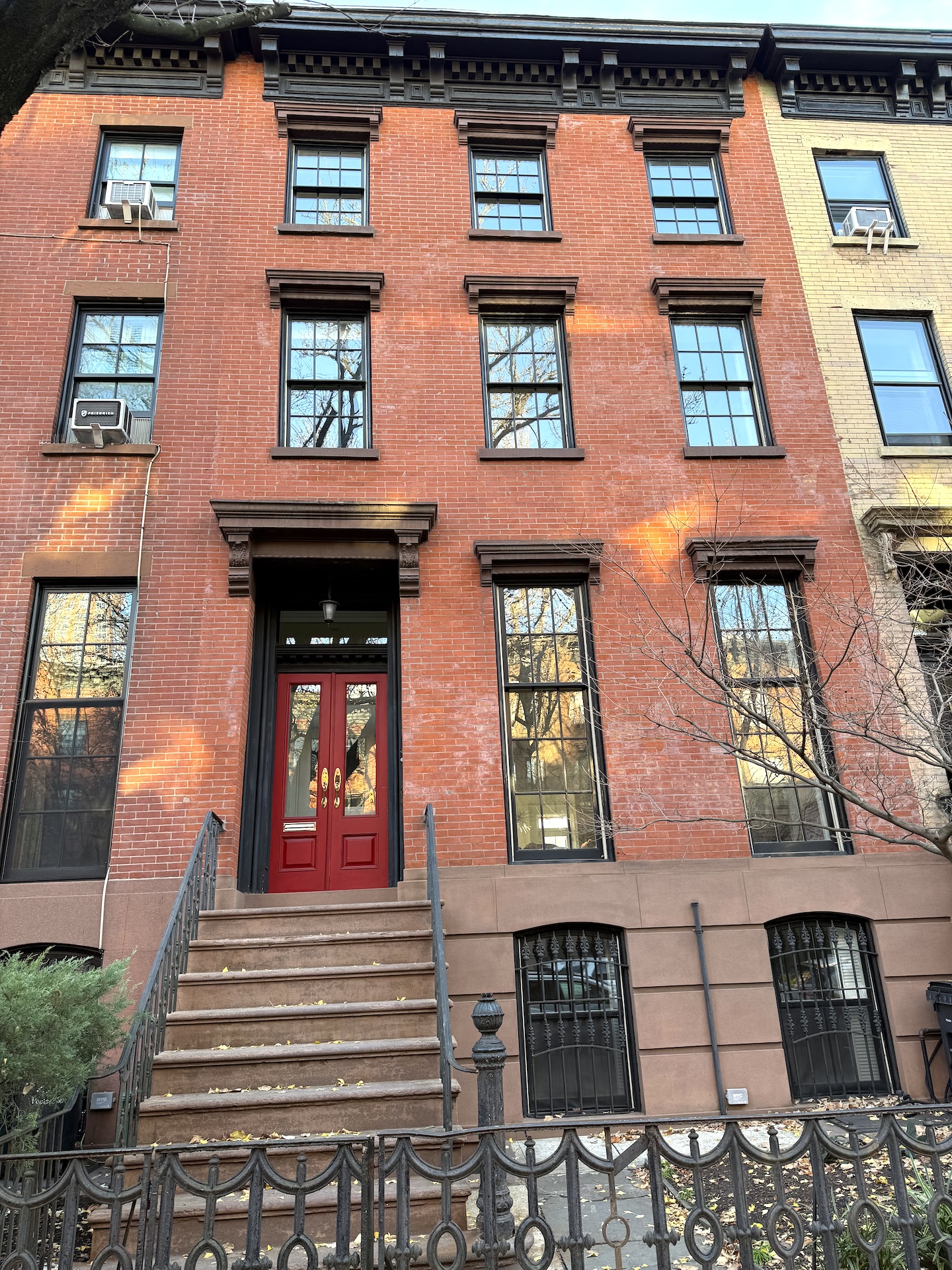 424 Pacific Street, Unit GARDEN Brooklyn, NY 11217 - Photo 15 of 16 a building view with a outdoor space