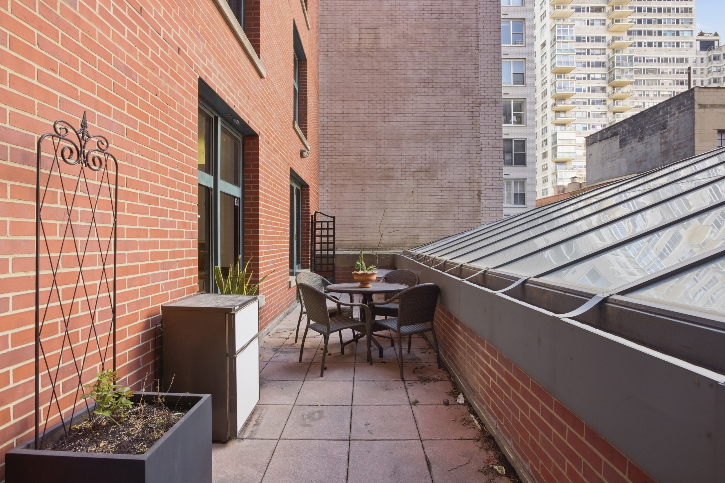 188 East 70th Street, Unit 3A Manhattan, NY 10021 - Photo 17 of 18 a balcony with table and chairs