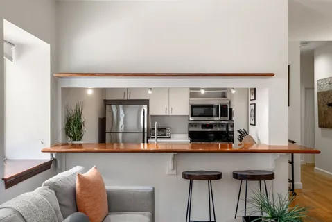 $875,000 | 2 Clarendon Street, Unit 302, Boston, MA 02116