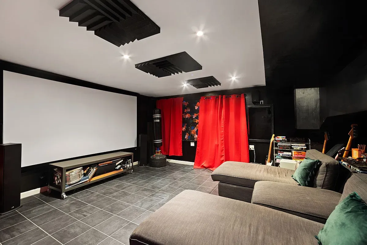 $6,995 | 300 East 4th Street, Unit 1A | East Village