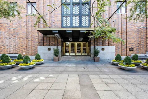 $529,000 | 20 West Street, Unit 37G | Financial District