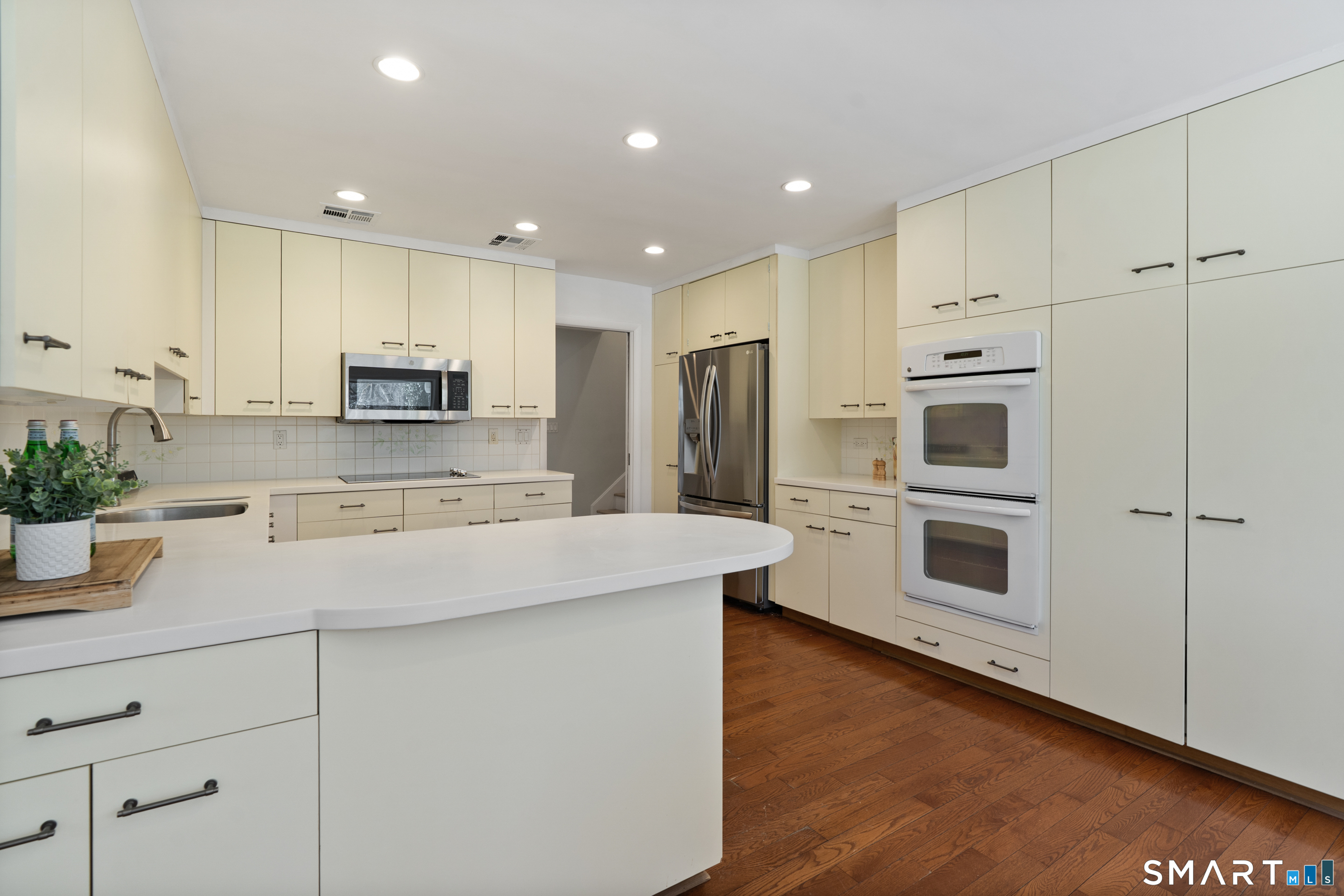 202 Fox Ridge Road Stamford, CT 06903 - Photo 12 of 40