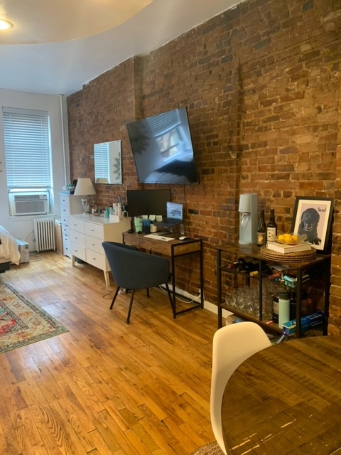 143 Sullivan Street, Unit 12 Manhattan, NY 10012 - Photo 3 of 11 a workspace with furniture