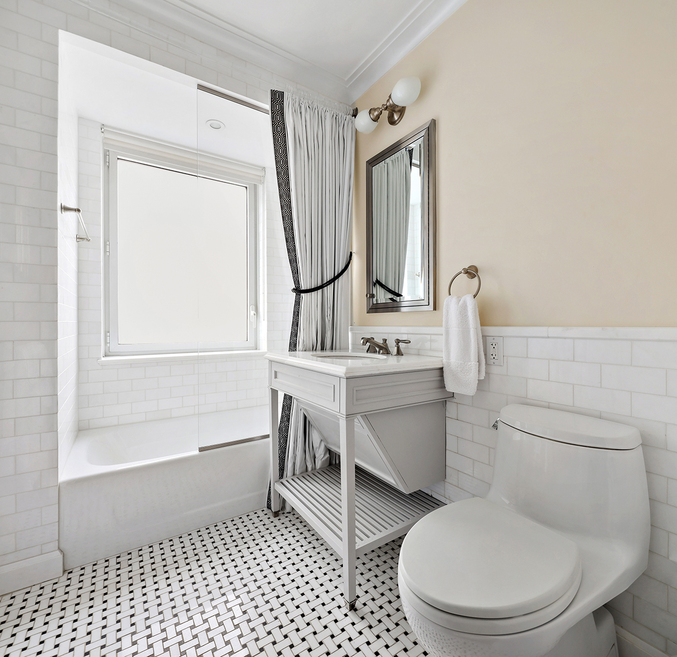 530 Park Avenue, Unit 10D Manhattan, NY 10065 - Photo 8 of 13 a bathroom with a toilet a sink and a bathtub