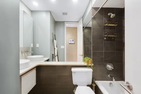 $695,000 | 535 Clinton Street, Unit 2B | Carroll Gardens