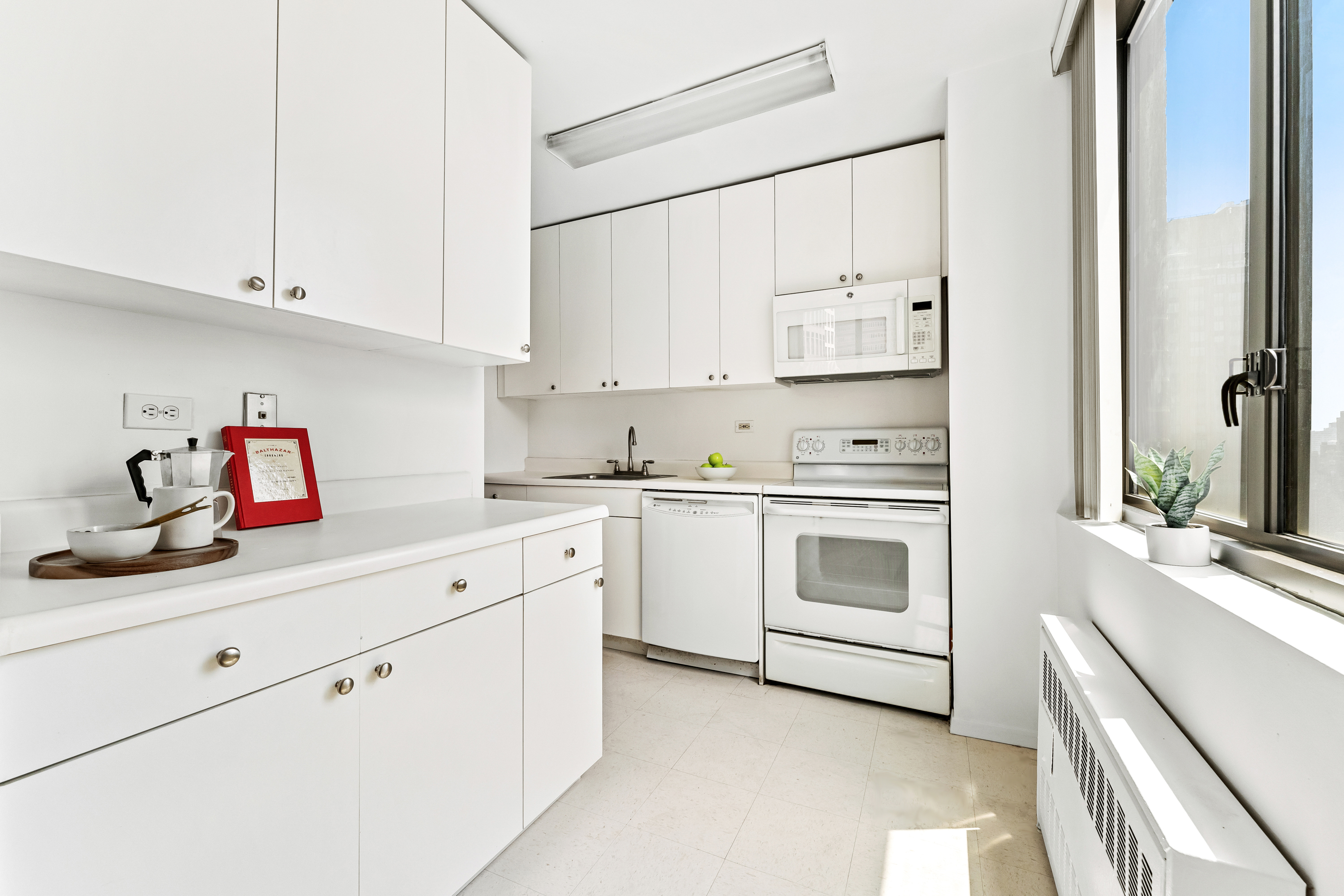 300 East 54th Street, Unit 20D Manhattan, NY 10022 - Photo 8 of 18