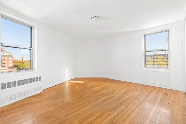 $525,000 | 770 Ocean Parkway, Unit 6F | Midwood