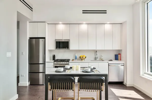 $9,750 | 232 East 54th Street, Unit 33B | Midtown East