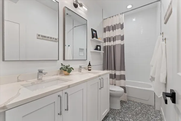 $1,040,000 | 1513 West Walton Street, Unit 1, Chicago, IL 60642