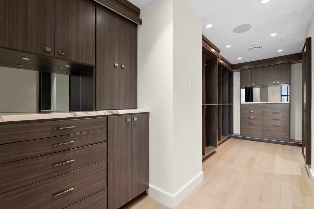 100 Barclay Street, Unit 21AD Manhattan, NY 10007 - Photo 13 of 40 a view of entryway with livingroom