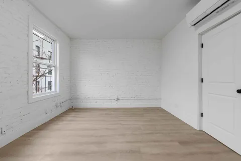 $2,750 | 23-13 Steinway Street, Unit 1R | Astoria