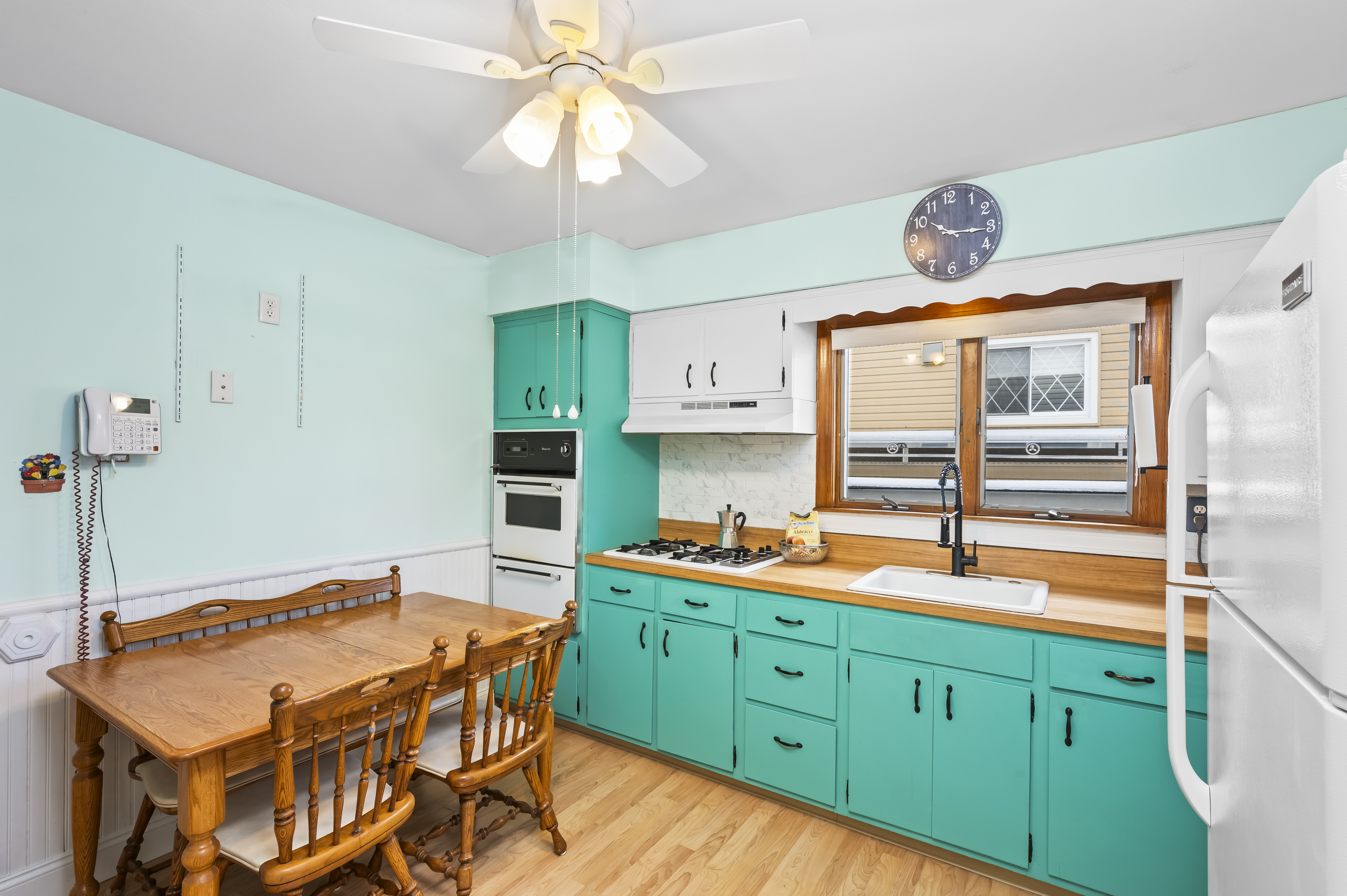 15 Area Place Staten Island, NY 10314 - Photo 10 of 27 a very nice looking kitchen with a large window