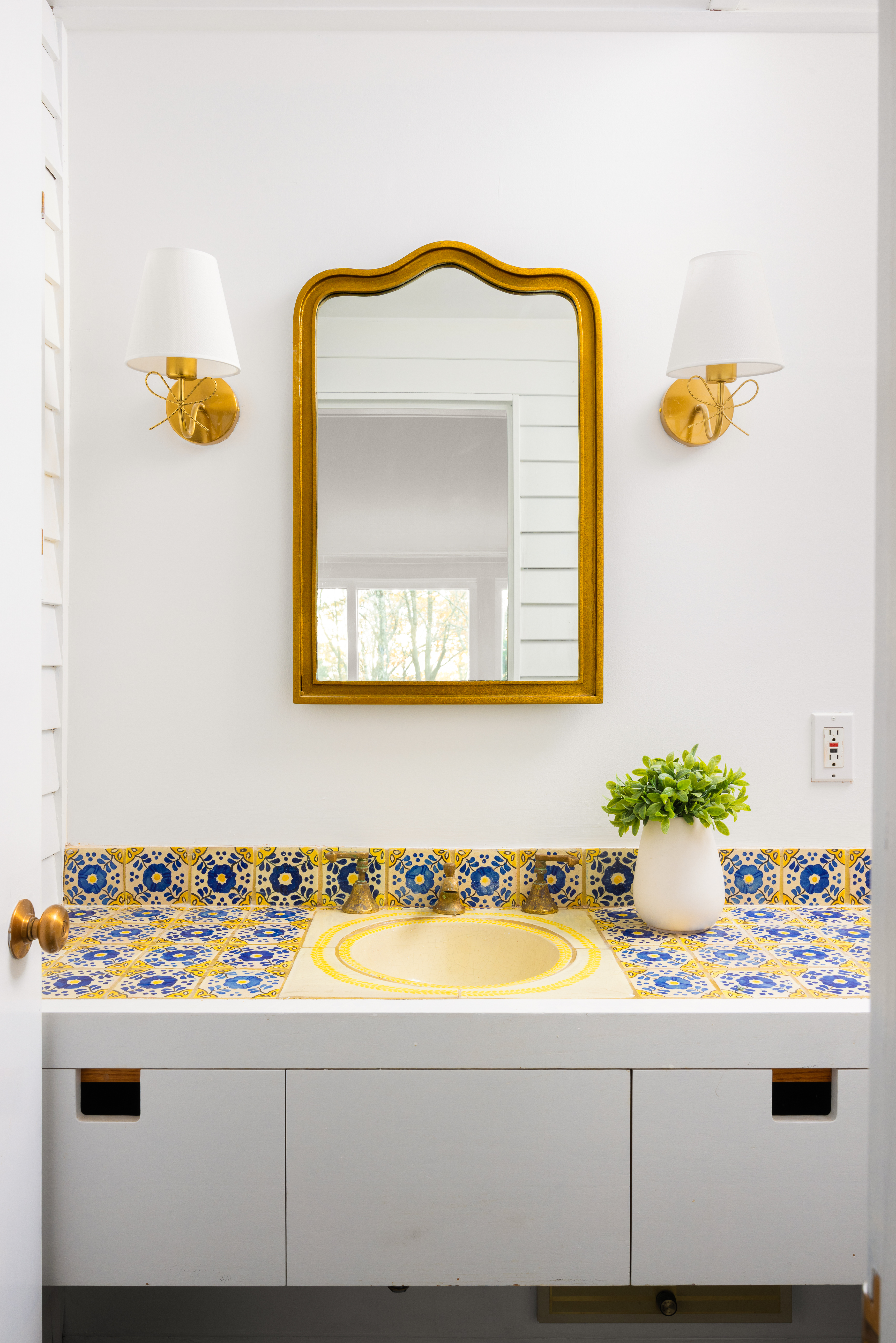 111 Beverly Road Brookline, MA 02467 - Photo 14 of 27 a bathroom with a tub and a sink