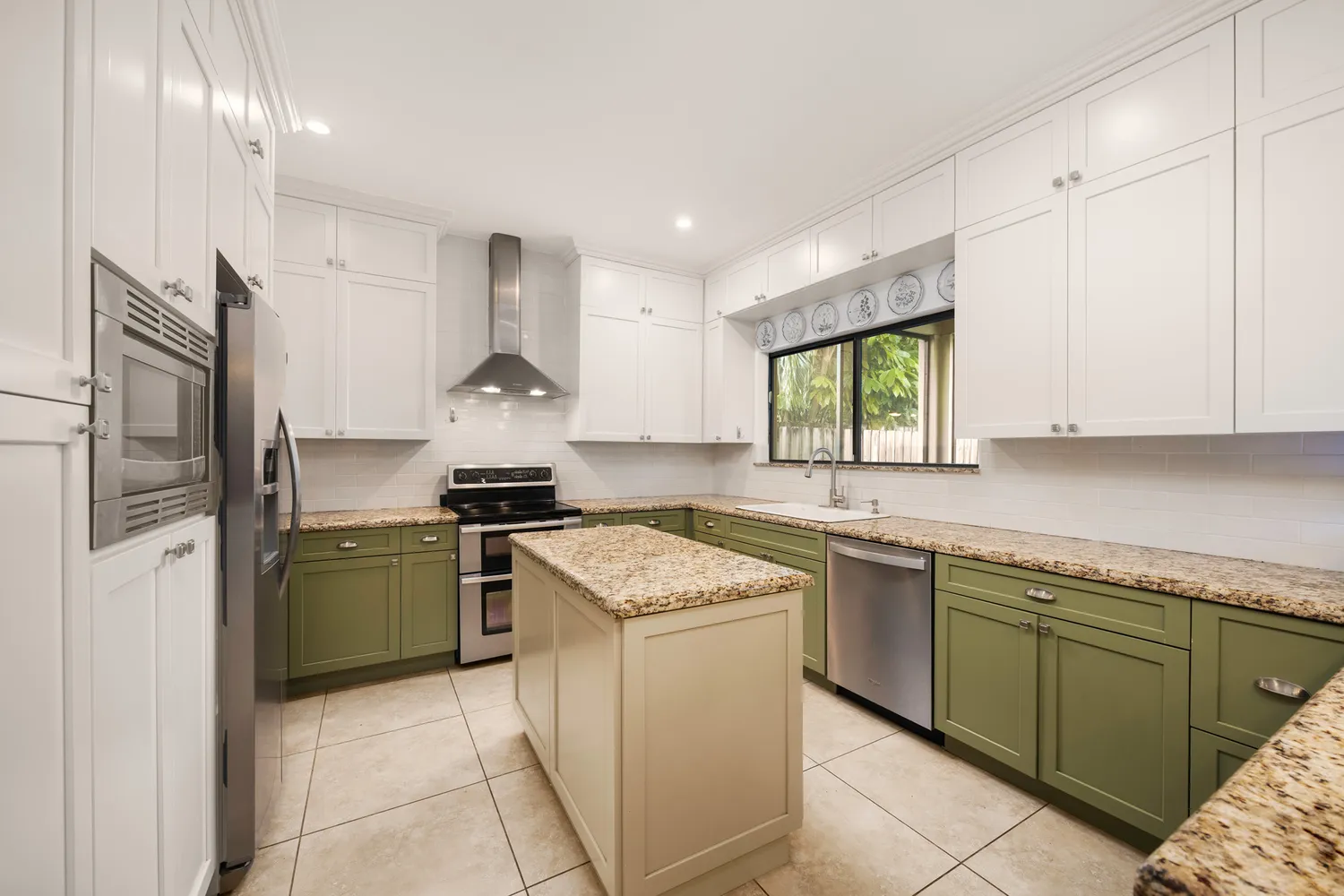 $2,395,000 | 3760 Kumquat Avenue, Coconut Grove, FL 33133