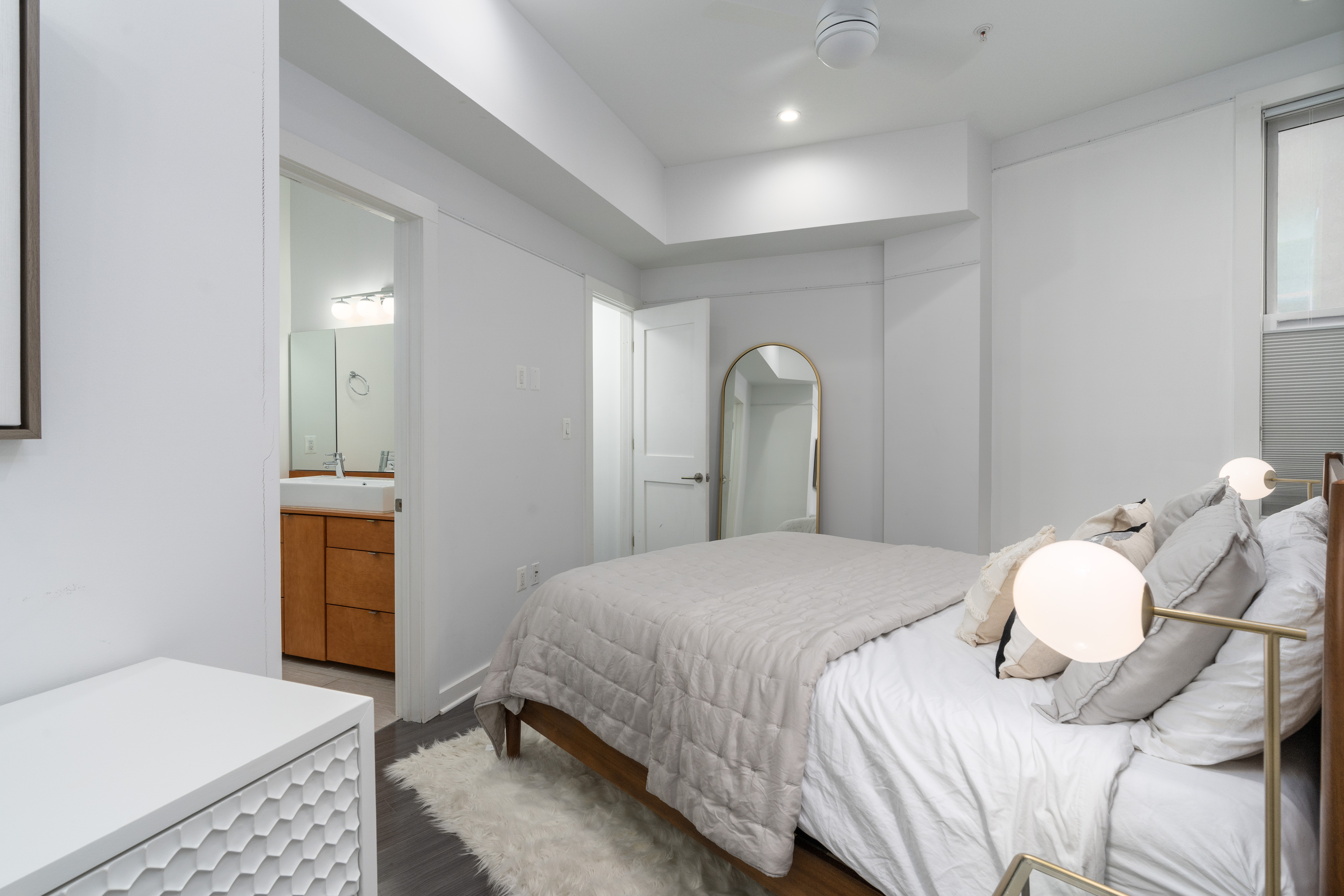 1740 New Jersey Avenue Northwest, Unit 2 Washington, DC 20001 - Photo 15 of 35 a bedroom with a bed and a dresser