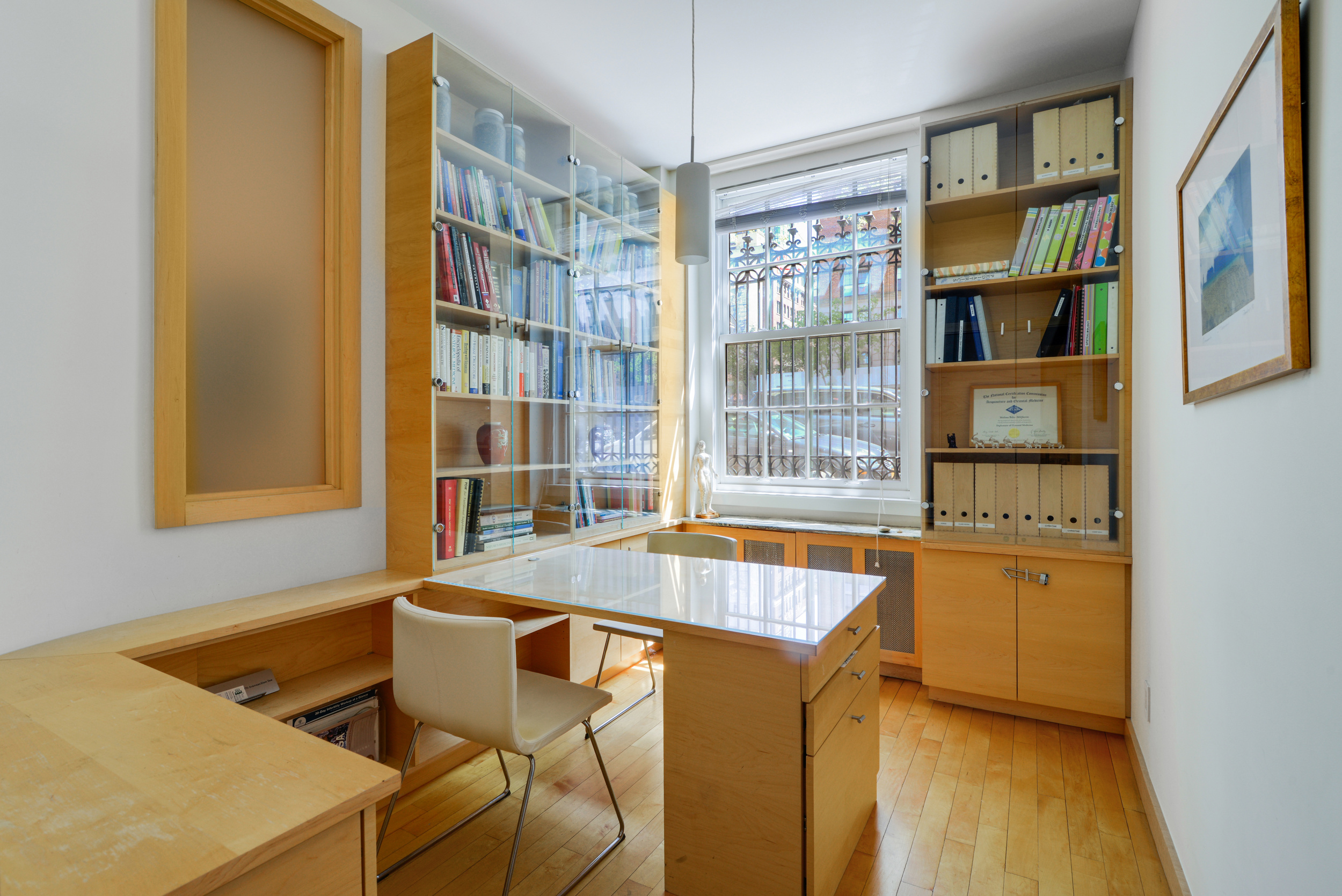 570 Park Avenue, Unit GROUND D Manhattan, NY 10065 - Photo 5 of 13 a dining room with a couch and dresser