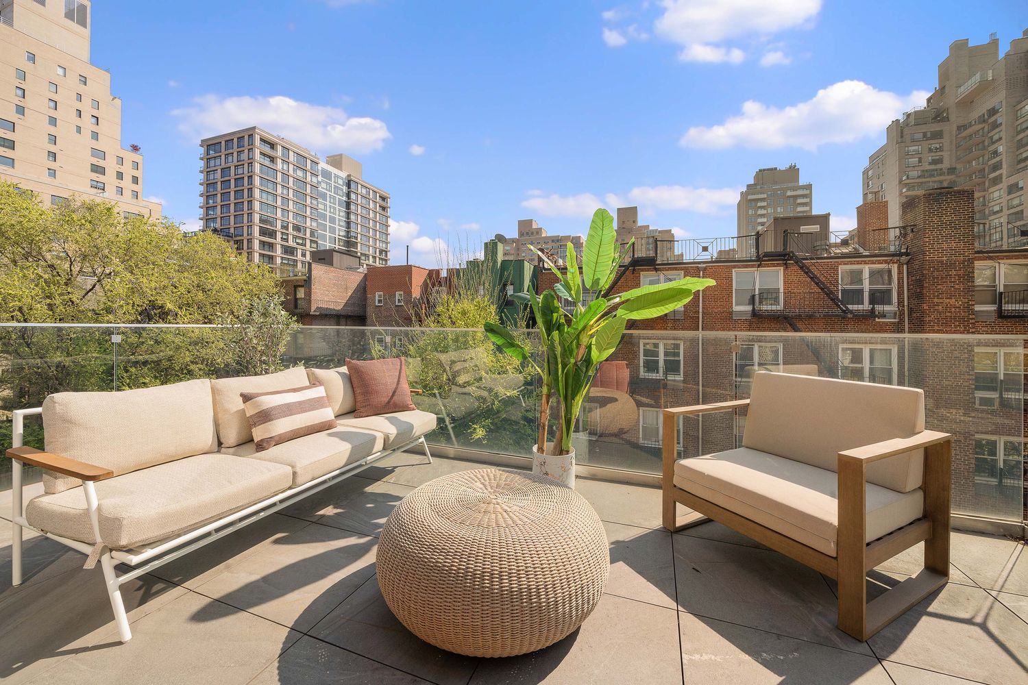 520 East 89th Street Manhattan, NY 10128 - Photo 13 of 40 a view of a terrace with couches and a table