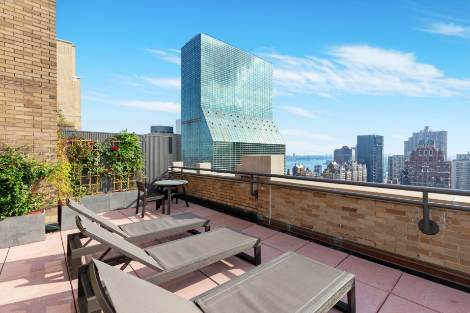 310 East 46th Street, Unit 19L Manhattan, NY 10017 - Photo 10 of 12