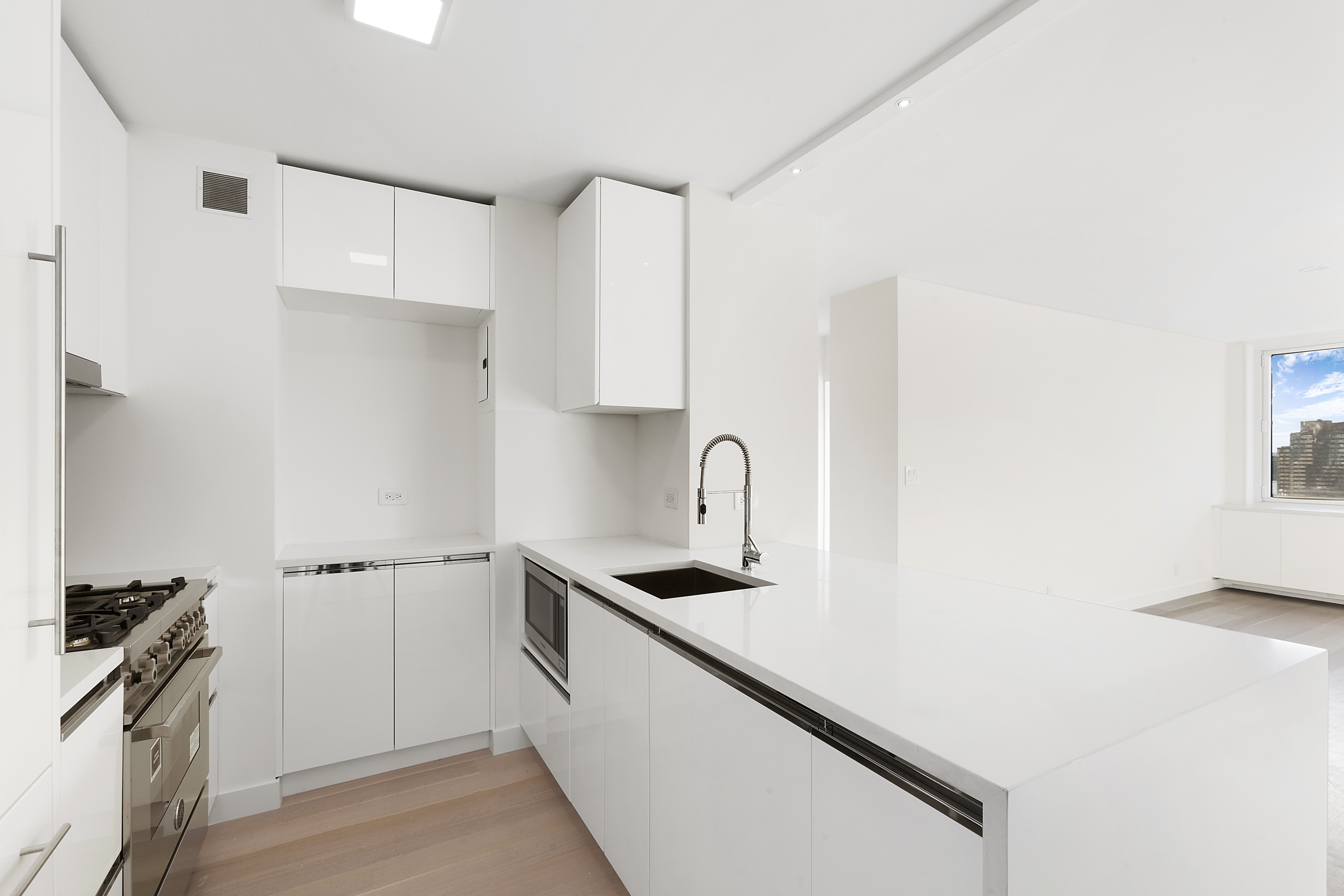 301 West 53rd Street, Unit 20A Manhattan, NY 10019 - Photo 2 of 19