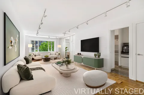 $1,195,000 | 166 East 63rd Street, Unit 7A | Lenox Hill