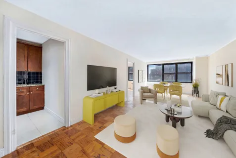 $598,000 | 305 East 40th Street, Unit 17C | Murray Hill