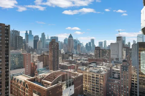 $2,350,000 | 555 West 59th Street, Unit 28D | Upper West Side