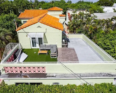 $3,800,000 | 2822 Pine Tree Drive, Miami Beach, FL 33140