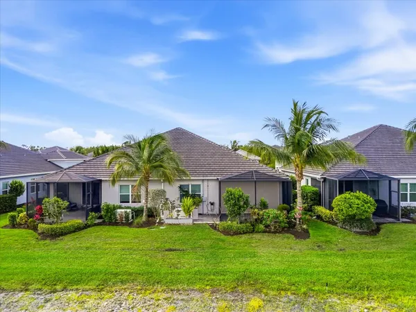 $575,000 | 2318 Marquesa Circle, Naples, FL 34112