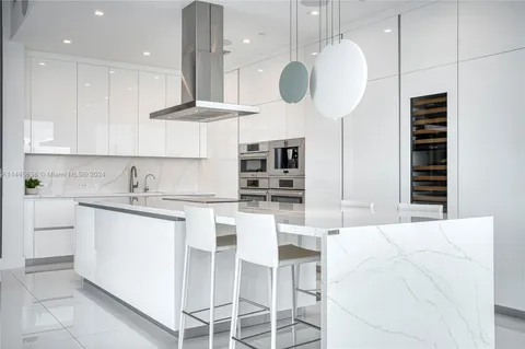 $5,799,900 | 88 Southwest 7th Street, Unit PH4303, Miami, FL 33130