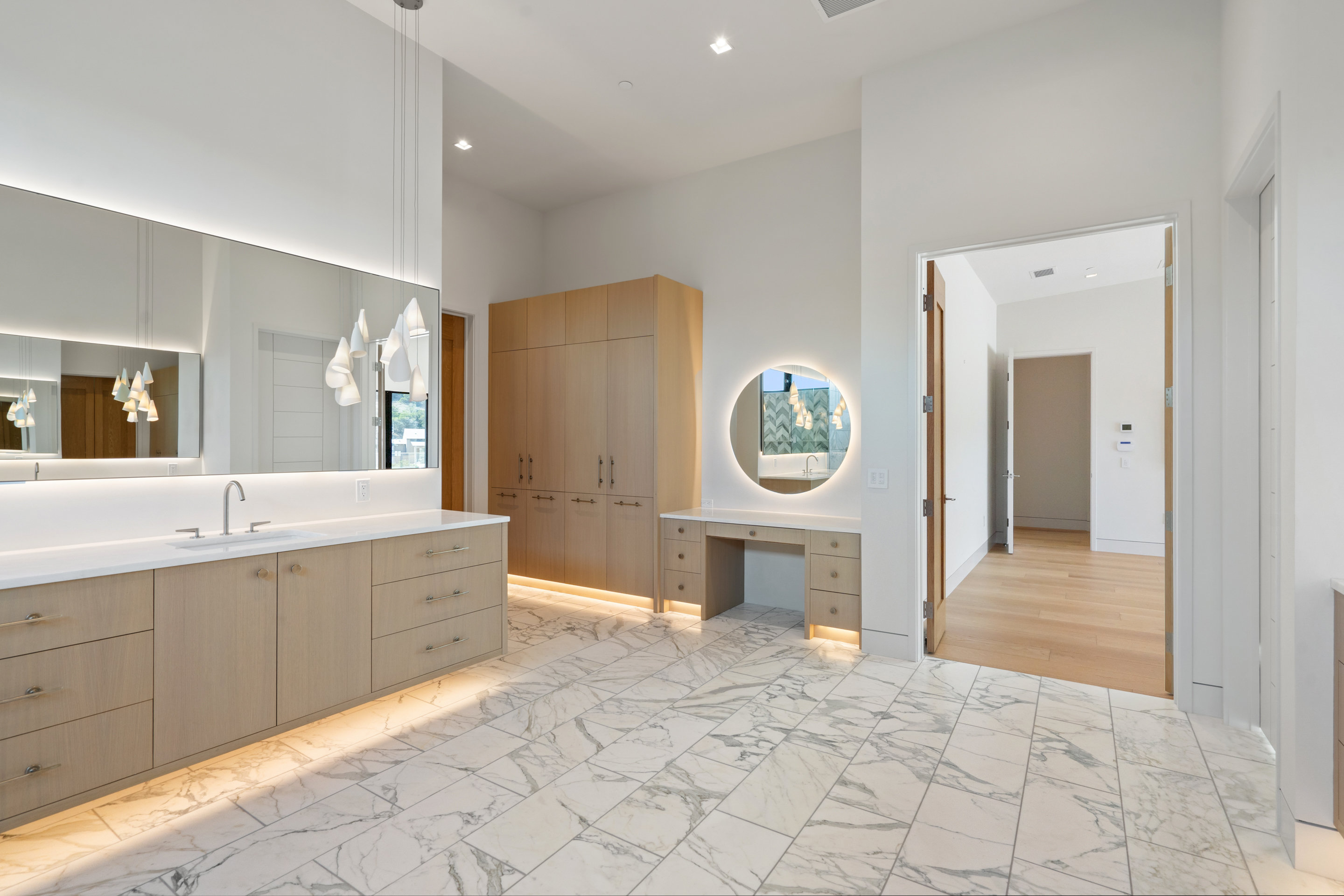 1905 Hallam Drive Austin, TX 78746 - Photo 22 of 39 a spacious bathroom with a sink a mirror and a toilet