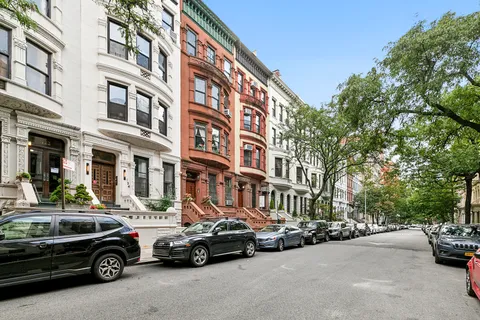 a car parked in front of a building