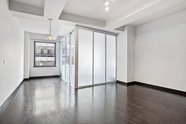 $4,950 | 20 Pine Street, Unit 2012 | Financial District