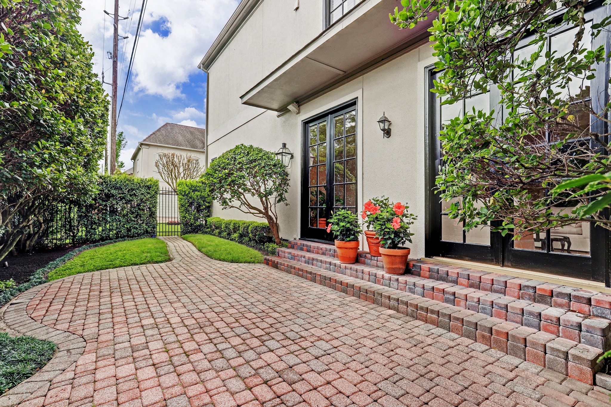 1207 Ripple Creek Drive Houston, TX 77057 - Photo 3 of 20