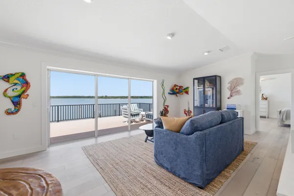 $2,200,000 | 16123 6th Street East, Redington Beach, FL 33708