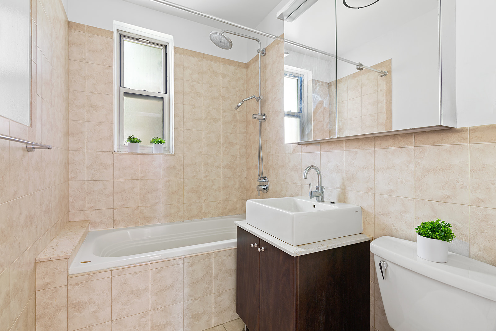 79-15 35th Avenue, Unit 2B Queens, NY 11372 - Photo 8 of 10