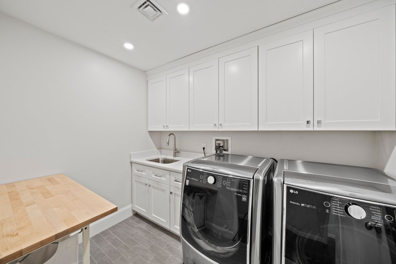 a view of a bunch of flowers and trees